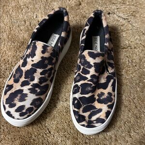 Steve Madden Animal Print Slip-On Sneakers in VG condition size 7.5 medium